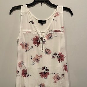 Various medium sized dress tops.